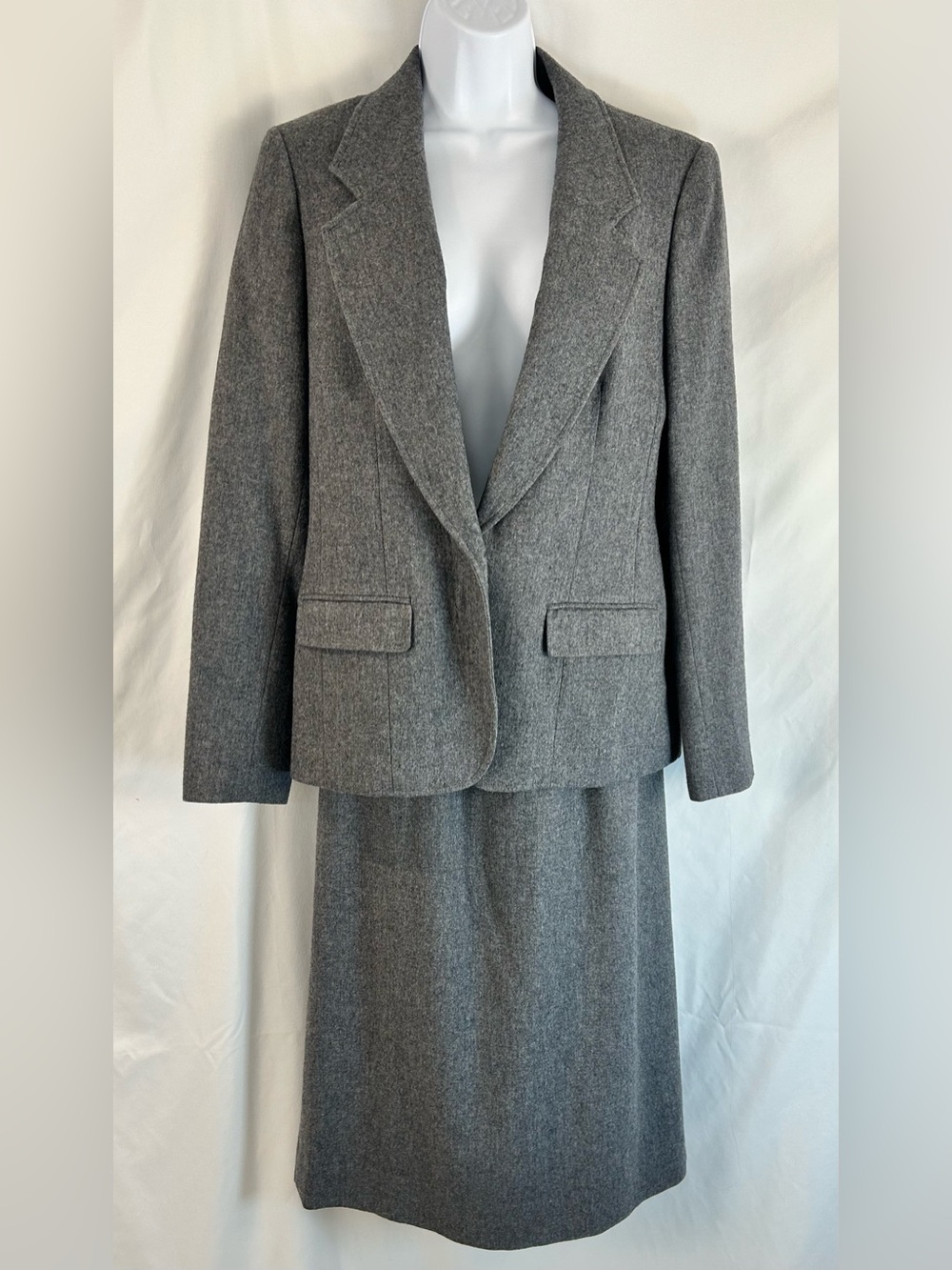 Vintage Pendleton 100% Wool Skirt Suit Gray Blazer Skirt Set Sizes 8 & 12